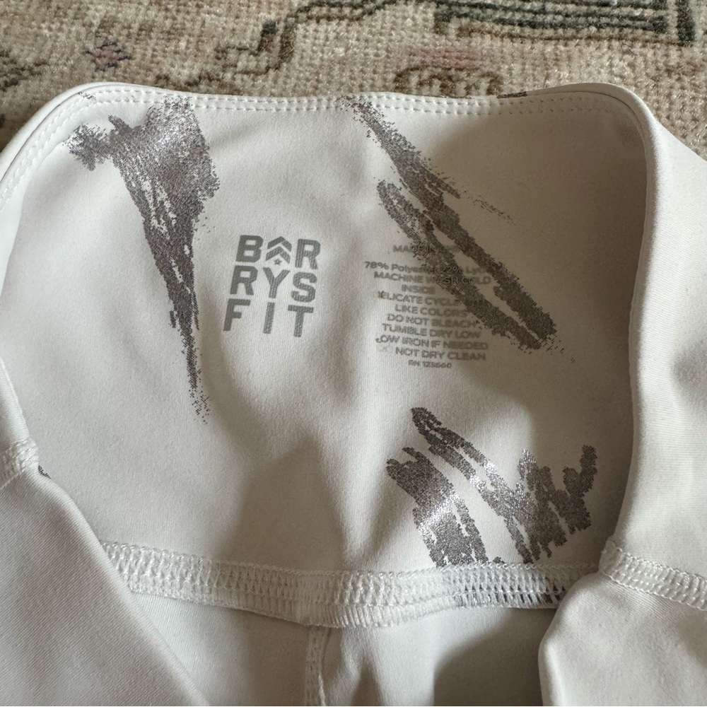 Worn once! BARRY'S FIT winter white & silver metallic high waisted 7/8 leggings - Picture 6 of 10
